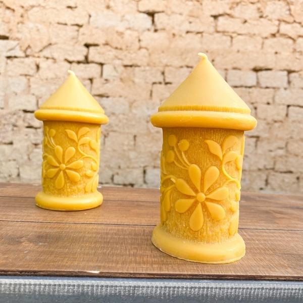 Veľký stĺp s kvetmi